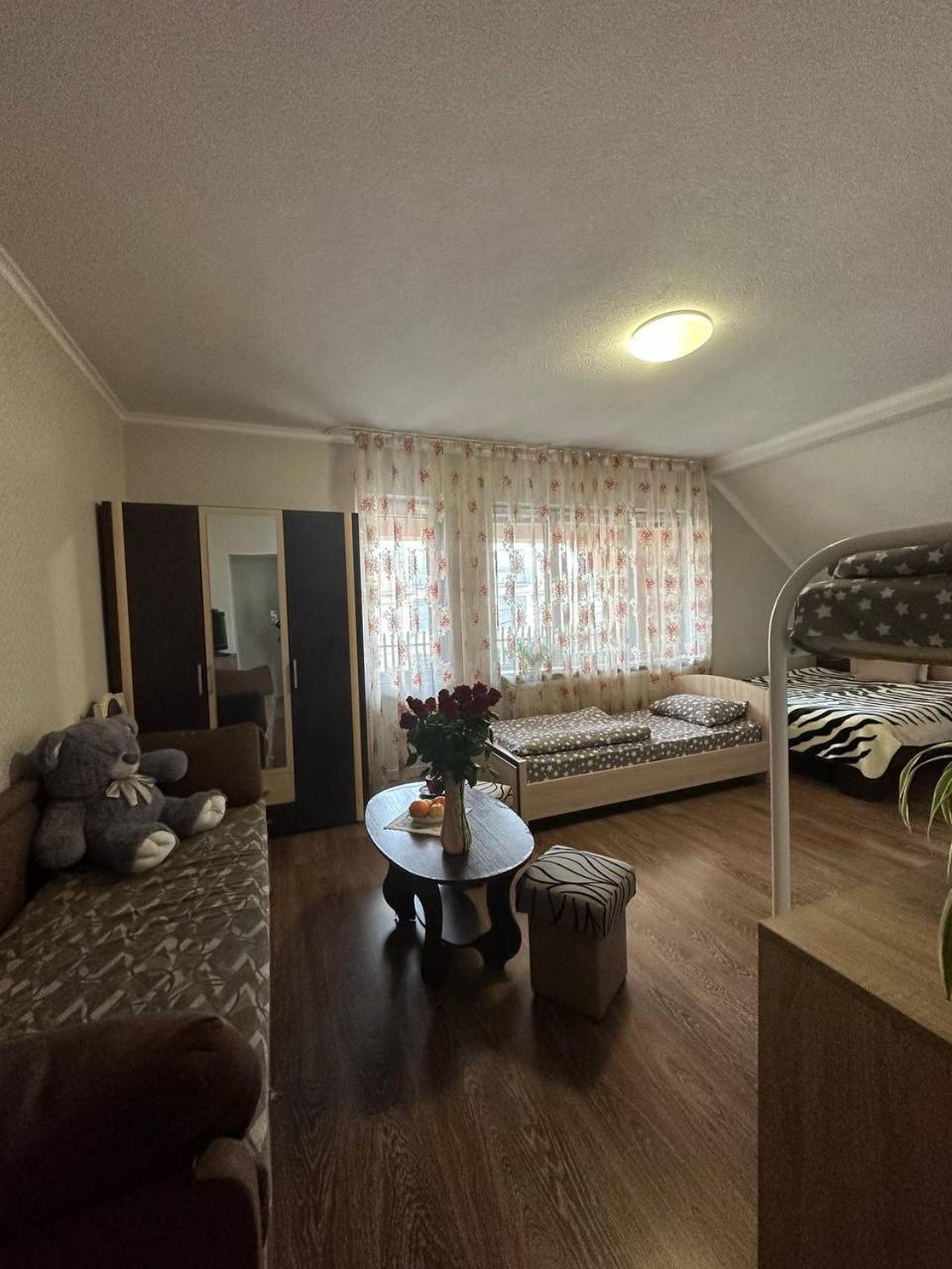 Vip Hotel Mukatjevo Eksteriør billede