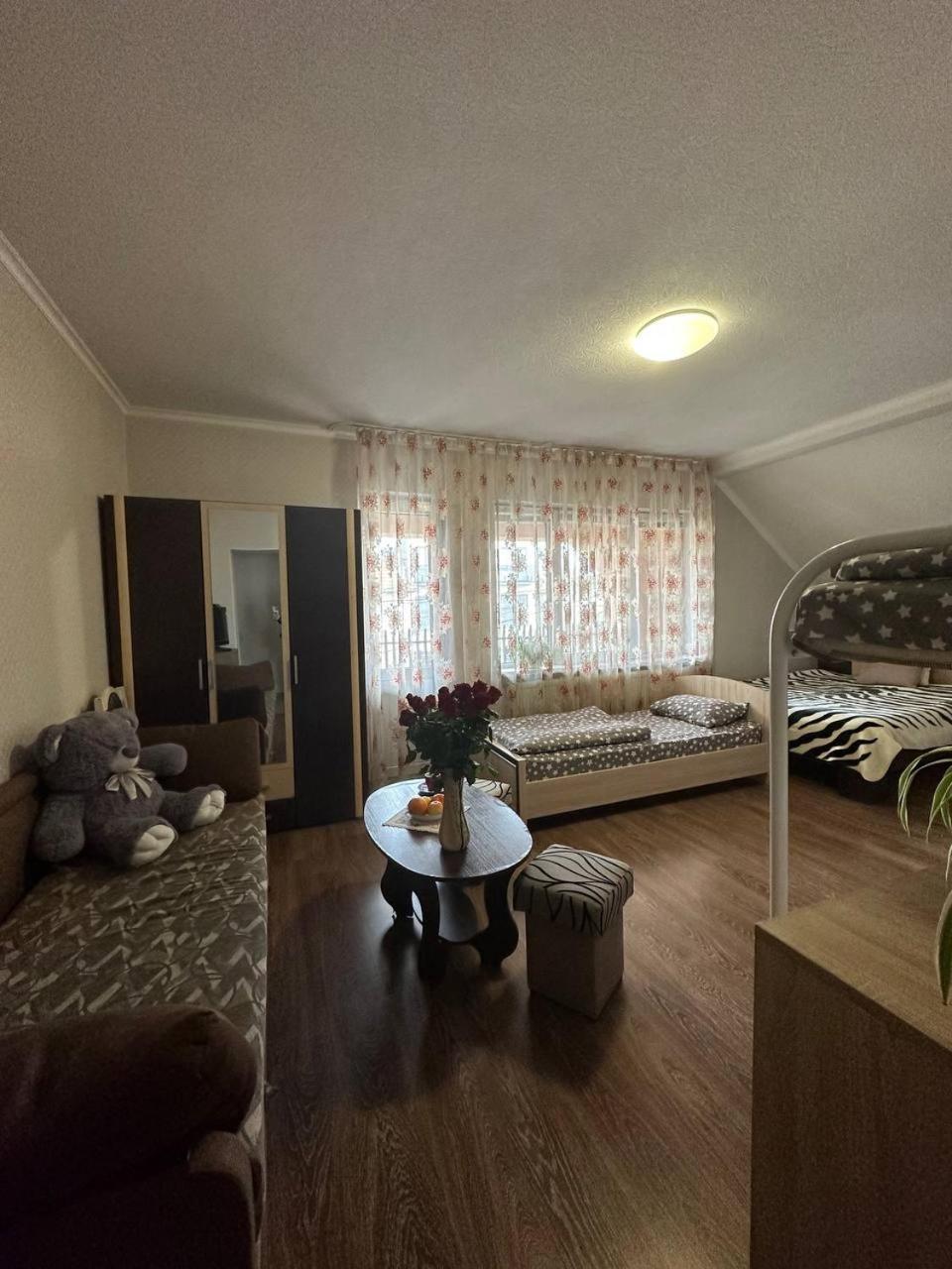 Vip Hotel Mukatjevo Eksteriør billede